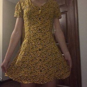 Super cute and flowy yellow flower button up dress